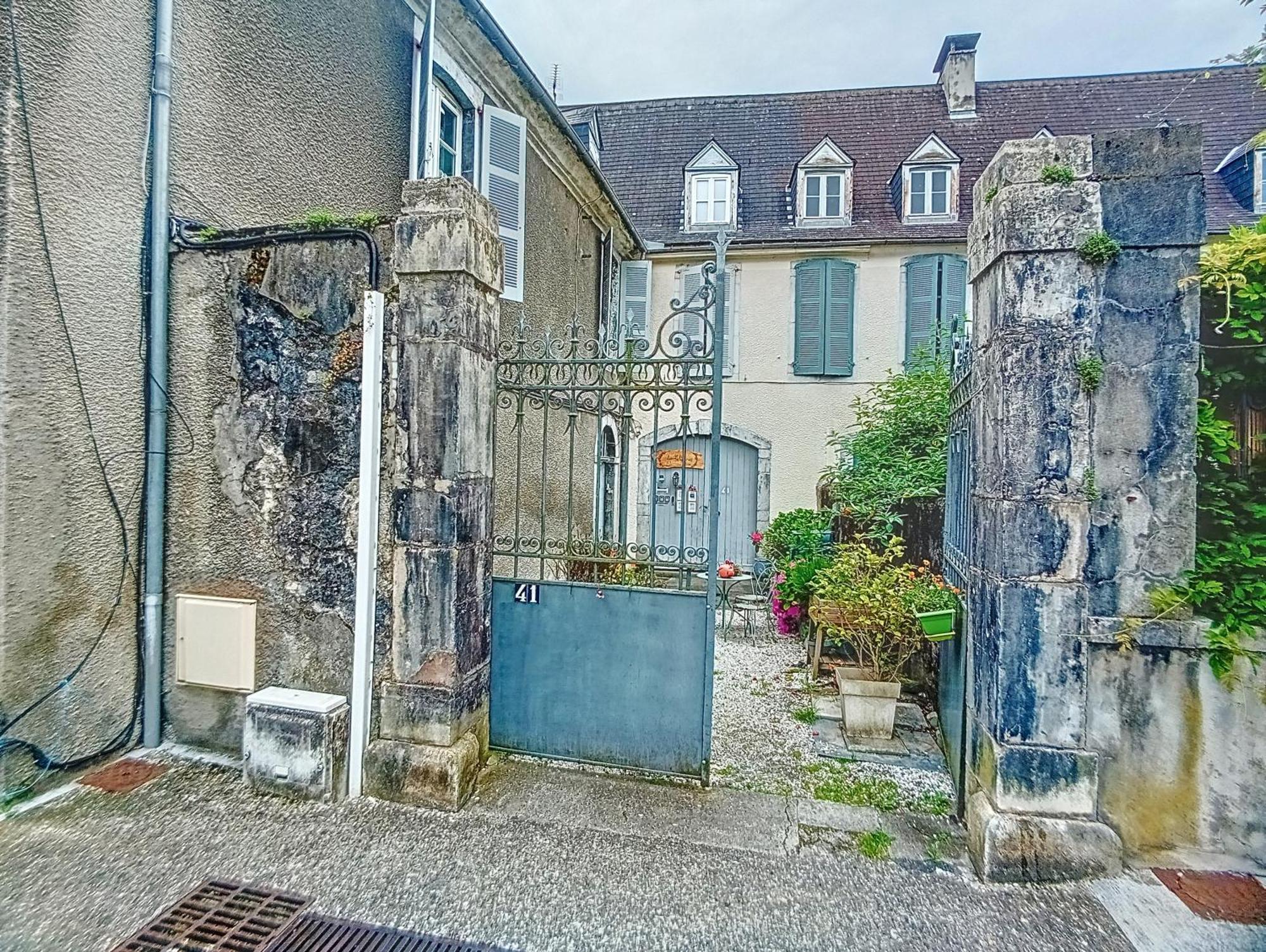 Les Glycines Oloron Hotel Luaran gambar