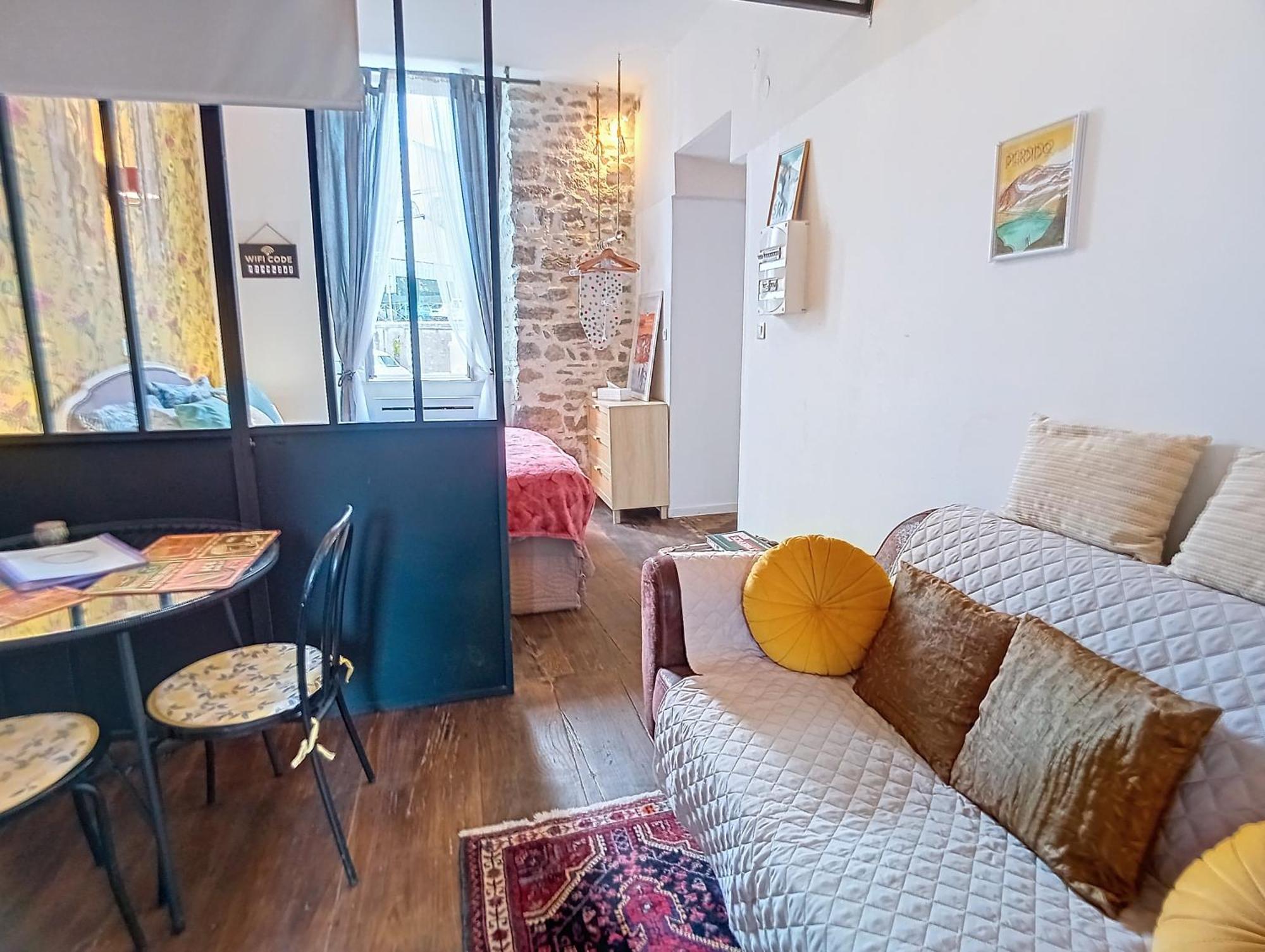 Les Glycines Oloron Hotel Luaran gambar