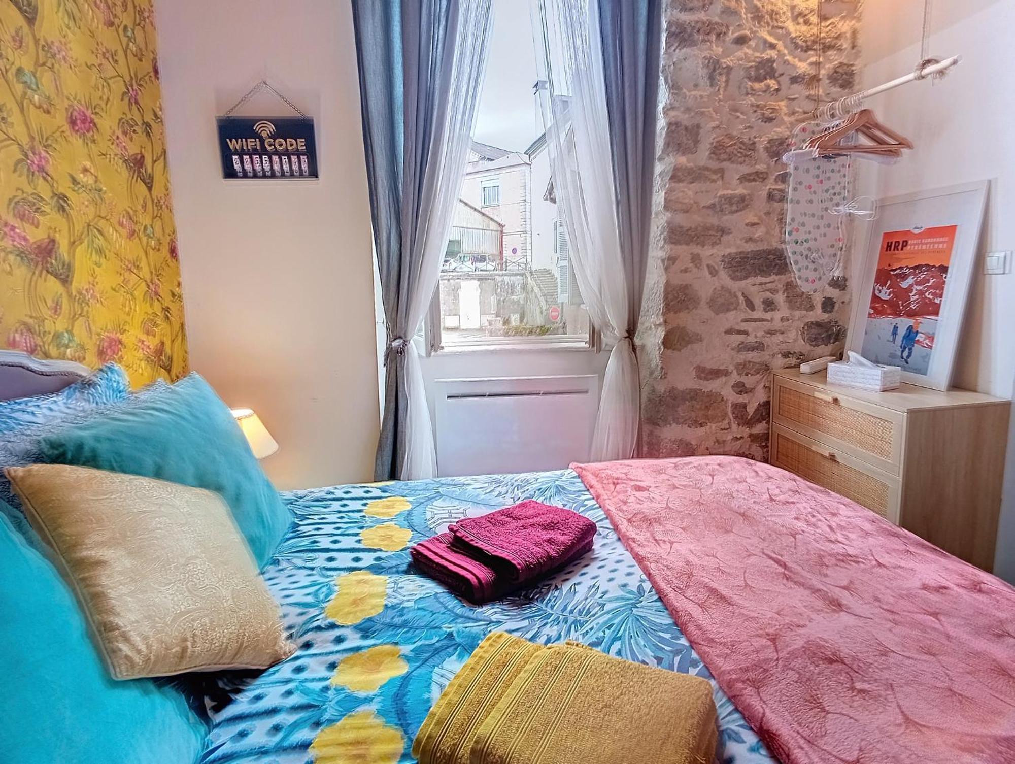 Les Glycines Oloron Hotel Luaran gambar